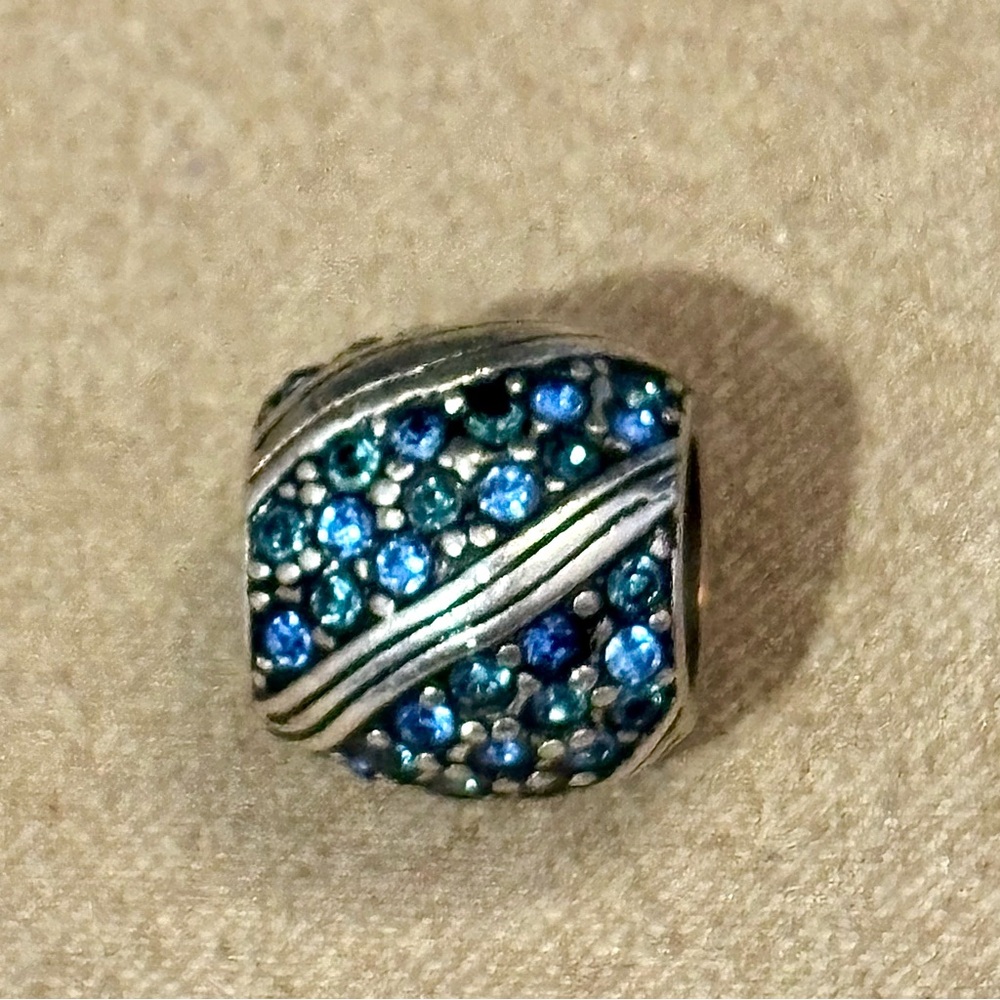 Brighton Americana bead Blue crystal swirls alternate with Silver swirls Retired - Picture 2 of 7